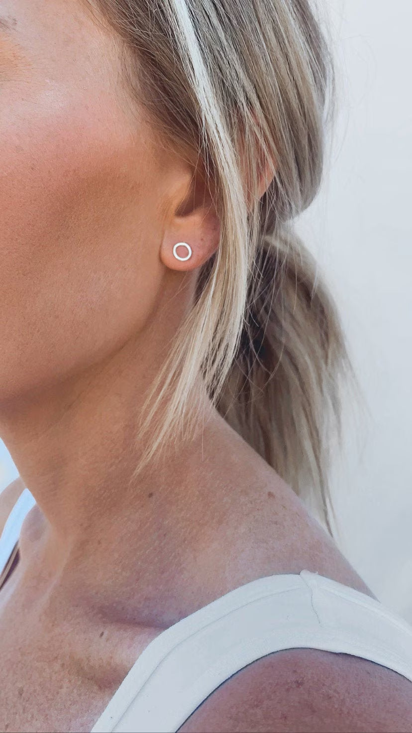 Open Circle Stud Earrings • Minimalist Earrings • Open Circle Earrings • Dainty Earrings • Circle Earrings • Stud Earrings
