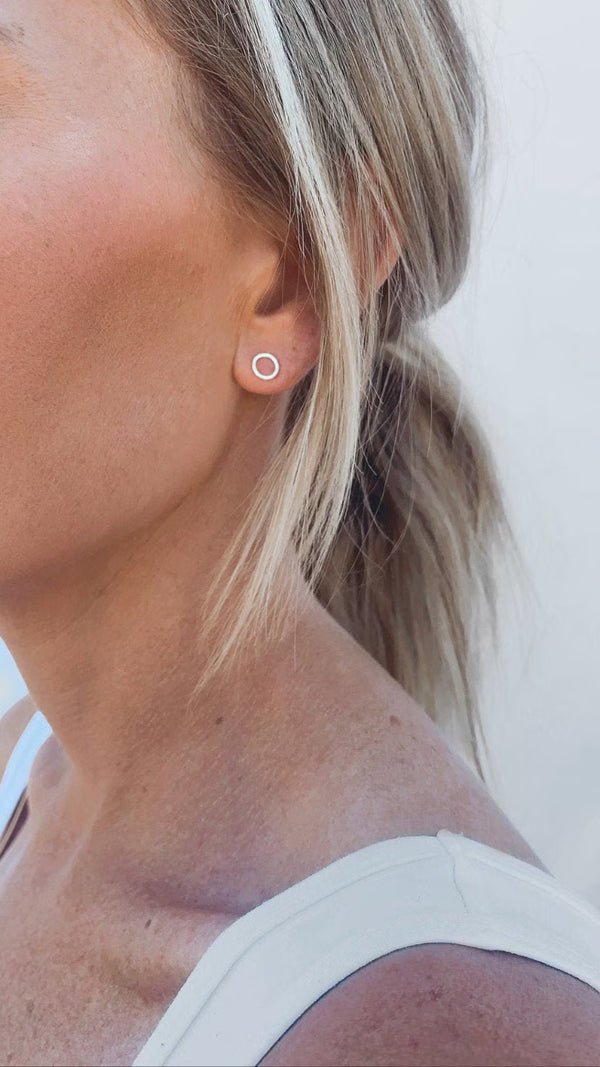 Open Circle Stud Earrings • Minimalist Earrings • Open Circle Earrings • Dainty Earrings • Circle Earrings • Stud Earrings