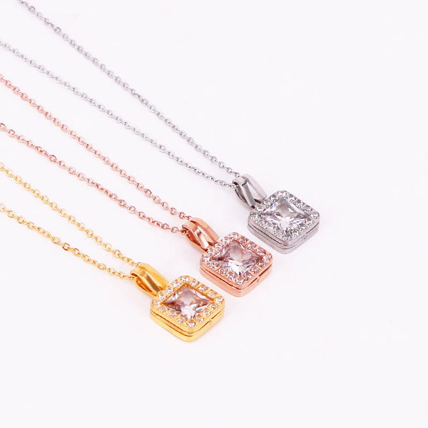 Small and Exquisite Super Shiny Crystal Pendant Necklaces Inlaid with a Circle of Zircon Titanium Steel Women Love Necklaces
