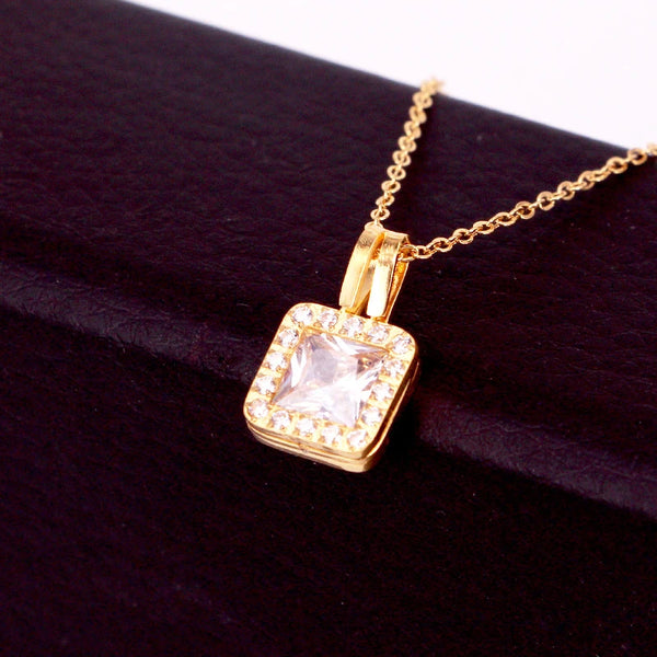 Small and Exquisite Super Shiny Crystal Pendant Necklaces Inlaid with a Circle of Zircon Titanium Steel Women Love Necklaces