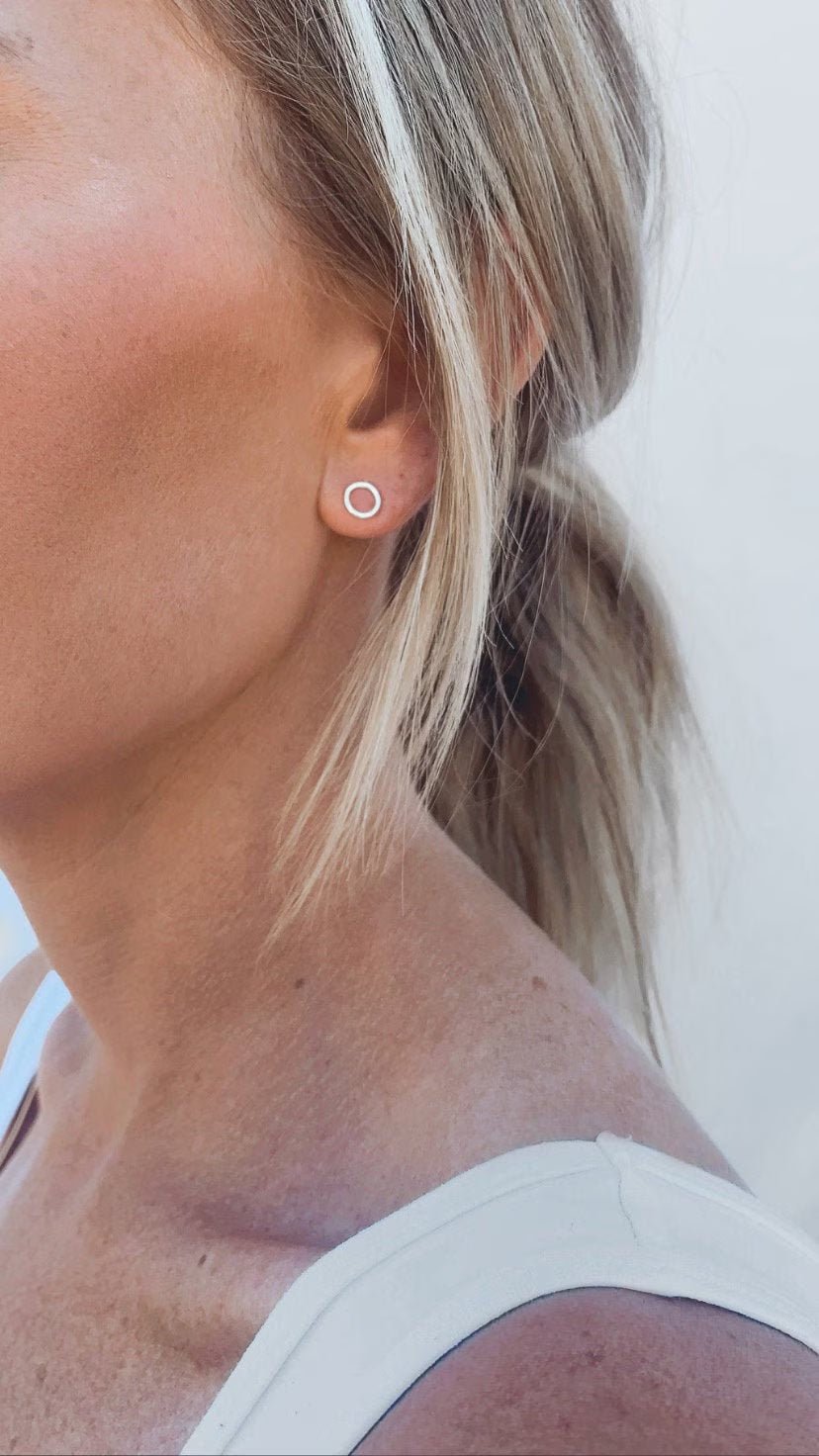 Open Circle Stud Earrings • Minimalist Earrings • Open Circle Earrings • Dainty Earrings • Circle Earrings • Stud Earrings - KARMARKA
